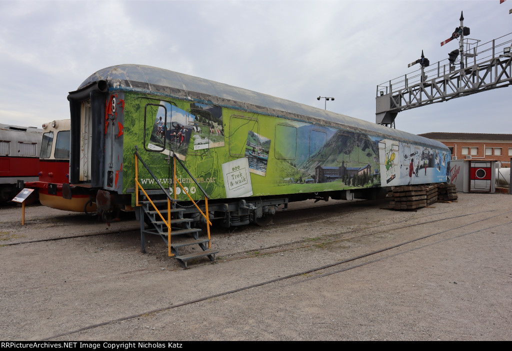 RENFE Passenger Coach 15.502